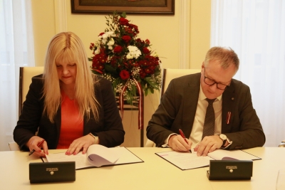 Finanšu ministrija (FM) un Latvijas Zvērinātu revidentu asociācija (LZRA) parakstīja sadarbības memorandu